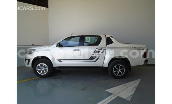 Acheter Import Voiture Toyota Hilux Blanc à Import - Dubai, East Mahé Acheter Import Voiture Toyota Hilux Blanc à Import - Dubai, East Mahé