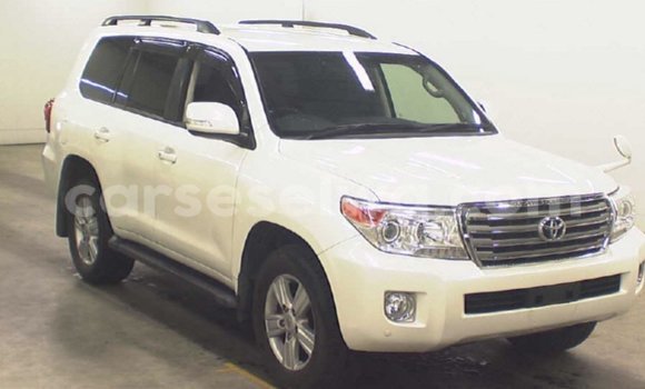 Acheter Import Voiture Toyota Land Cruiser Blanc à Import - Dubai, East Mahé Acheter Import Voiture Toyota Land Cruiser Blanc à Import - Dubai, East Mahé