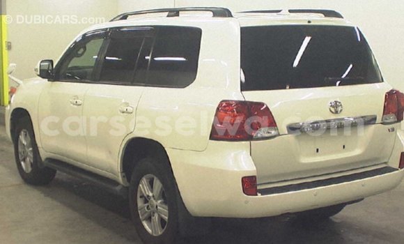 Acheter Import Voiture Toyota Land Cruiser Blanc à Import - Dubai, East Mahé Acheter Import Voiture Toyota Land Cruiser Blanc à Import - Dubai, East Mahé