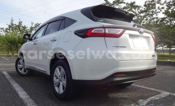 Acheter Occasion Voiture Toyota Harrier Blanc à Anse Boileau, West Mahé Acheter Occasion Voiture Toyota Harrier Blanc à Anse Boileau, West Mahé