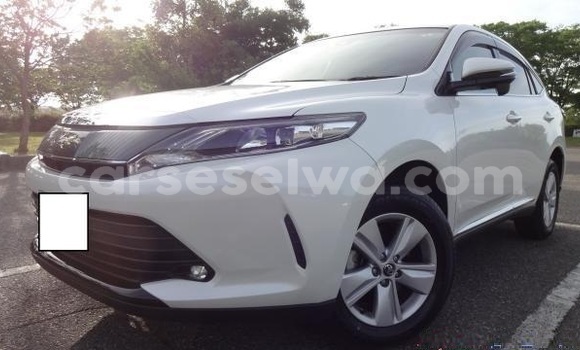 Acheter Occasion Voiture Toyota Harrier Blanc à Anse Boileau, West Mahé Acheter Occasion Voiture Toyota Harrier Blanc à Anse Boileau, West Mahé