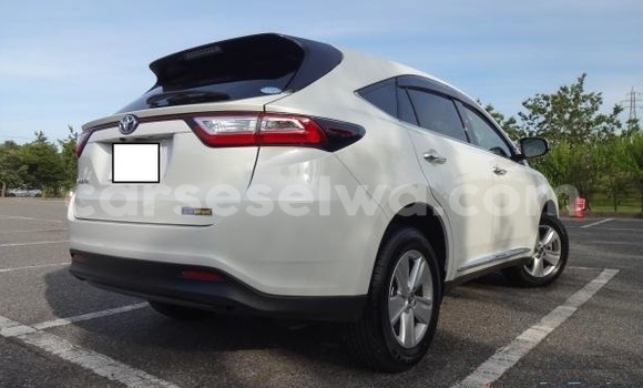 Acheter Occasion Voiture Toyota Harrier Blanc à Anse Boileau, West Mahé Acheter Occasion Voiture Toyota Harrier Blanc à Anse Boileau, West Mahé