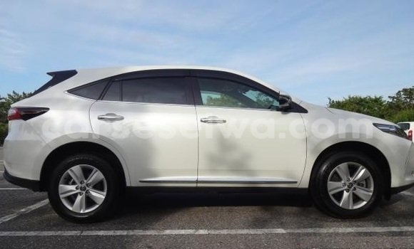 Acheter Occasion Voiture Toyota Harrier Blanc à Anse Boileau, West Mahé Acheter Occasion Voiture Toyota Harrier Blanc à Anse Boileau, West Mahé