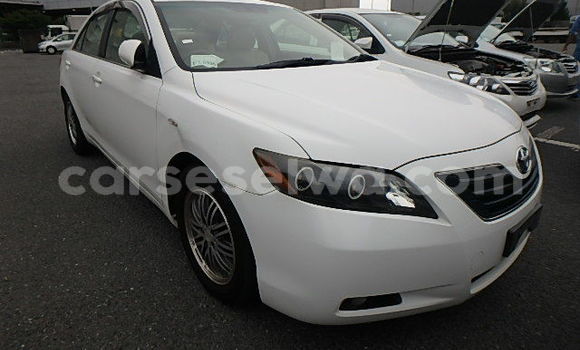 Acheter Occasion Voiture Toyota Camry Blanc à Import - Dubai, East Mahé Acheter Occasion Voiture Toyota Camry Blanc à Import - Dubai, East Mahé
