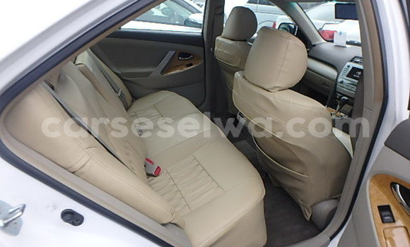 Acheter Occasion Voiture Toyota Camry Blanc à Import - Dubai, East Mahé Acheter Occasion Voiture Toyota Camry Blanc à Import - Dubai, East Mahé