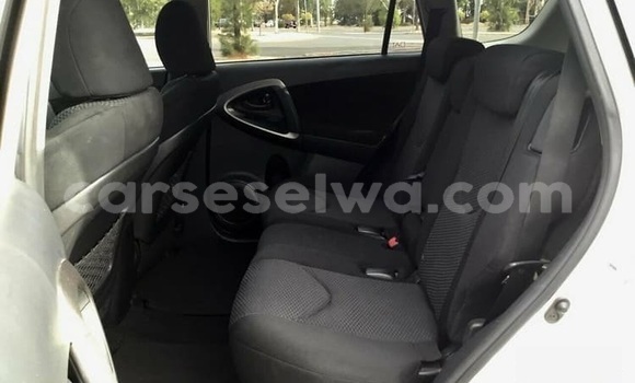 Acheter Occasion Voiture Toyota RAV4 Blanc à Saint Louis, Grand Victoria Acheter Occasion Voiture Toyota RAV4 Blanc à Saint Louis, Grand Victoria