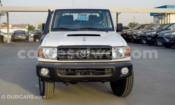 Acheter Import Voiture Toyota Land Cruiser Blanc à Import - Dubai, East Mahé Acheter Import Voiture Toyota Land Cruiser Blanc à Import - Dubai, East Mahé