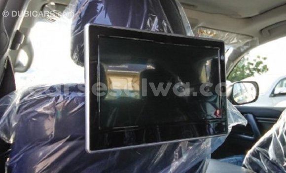 Acheter Import Voiture Toyota Land Cruiser Blanc à Import - Dubai, East Mahé Acheter Import Voiture Toyota Land Cruiser Blanc à Import - Dubai, East Mahé