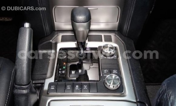 Acheter Import Voiture Toyota Land Cruiser Blanc à Import - Dubai, East Mahé Acheter Import Voiture Toyota Land Cruiser Blanc à Import - Dubai, East Mahé