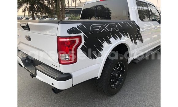 Acheter Import Voiture Ford Club Wagon Blanc à Import - Dubai, East Mahé Acheter Import Voiture Ford Club Wagon Blanc à Import - Dubai, East Mahé