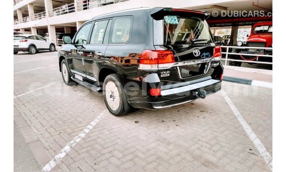 Acheter Import Voiture Toyota Land Cruiser Noir à Import - Dubai, East Mahé Acheter Import Voiture Toyota Land Cruiser Noir à Import - Dubai, East Mahé
