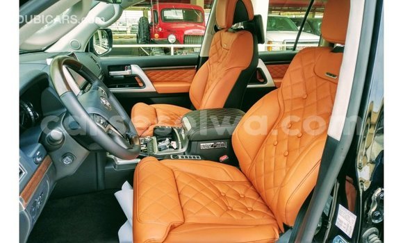 Acheter Import Voiture Toyota Land Cruiser Noir à Import - Dubai, East Mahé Acheter Import Voiture Toyota Land Cruiser Noir à Import - Dubai, East Mahé