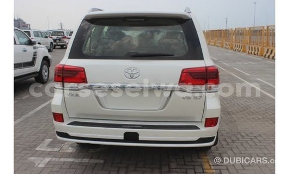 Acheter Import Voiture Toyota Land Cruiser Blanc à Import - Dubai, East Mahé Acheter Import Voiture Toyota Land Cruiser Blanc à Import - Dubai, East Mahé
