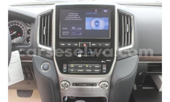 Acheter Import Voiture Toyota Land Cruiser Blanc à Import - Dubai, East Mahé Acheter Import Voiture Toyota Land Cruiser Blanc à Import - Dubai, East Mahé