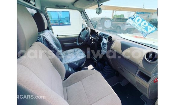 Buy Import Toyota Land Cruiser Beige Car in Import - Dubai in East Mahé Buy Import Toyota Land Cruiser Beige Car in Import - Dubai in East Mahé