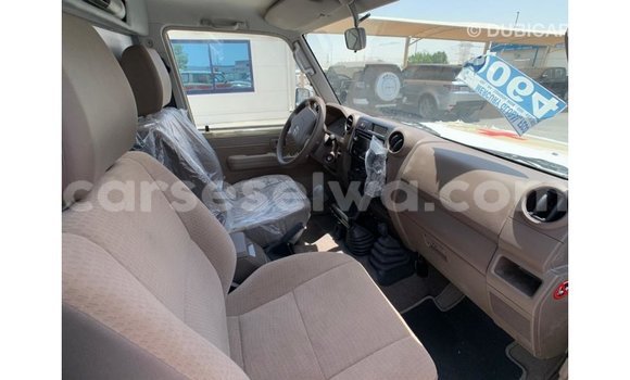 Buy Import Toyota Land Cruiser Beige Car in Import - Dubai in East Mahé Buy Import Toyota Land Cruiser Beige Car in Import - Dubai in East Mahé