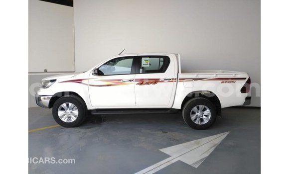 Acheter Import Voiture Toyota Hilux Blanc à Import - Dubai, East Mahé Acheter Import Voiture Toyota Hilux Blanc à Import - Dubai, East Mahé