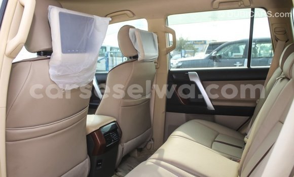 Acheter Import Voiture Toyota Prado Blanc à Import - Dubai, East Mahé Acheter Import Voiture Toyota Prado Blanc à Import - Dubai, East Mahé
