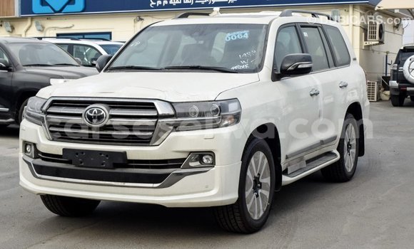 Acheter Import Voiture Toyota Land Cruiser Blanc à Import - Dubai, East Mahé Acheter Import Voiture Toyota Land Cruiser Blanc à Import - Dubai, East Mahé