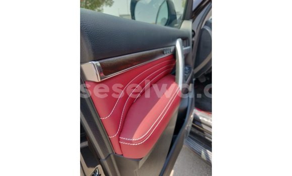 Acheter Import Voiture Toyota Land Cruiser Noir à Import - Dubai, East Mahé Acheter Import Voiture Toyota Land Cruiser Noir à Import - Dubai, East Mahé