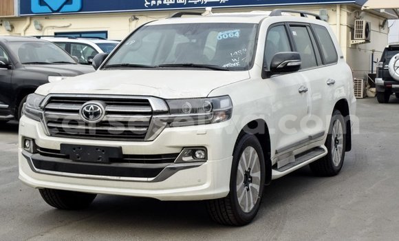 Acheter Import Voiture Toyota Land Cruiser Blanc à Import - Dubai, East Mahé Acheter Import Voiture Toyota Land Cruiser Blanc à Import - Dubai, East Mahé