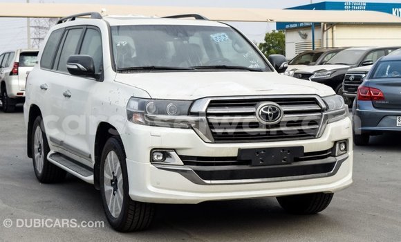Acheter Import Voiture Toyota Land Cruiser Blanc à Import - Dubai, East Mahé Acheter Import Voiture Toyota Land Cruiser Blanc à Import - Dubai, East Mahé