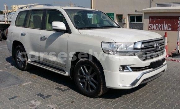 Buy Import Toyota Land Cruiser White Car in Import - Dubai in East Mahé Buy Import Toyota Land Cruiser White Car in Import - Dubai in East Mahé