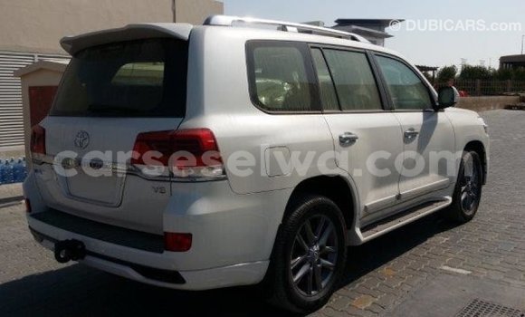 Buy Import Toyota Land Cruiser White Car in Import - Dubai in East Mahé Buy Import Toyota Land Cruiser White Car in Import - Dubai in East Mahé