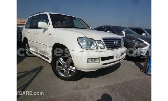 Acheter Import Voiture Toyota Land Cruiser Blanc à Import - Dubai, East Mahé Acheter Import Voiture Toyota Land Cruiser Blanc à Import - Dubai, East Mahé