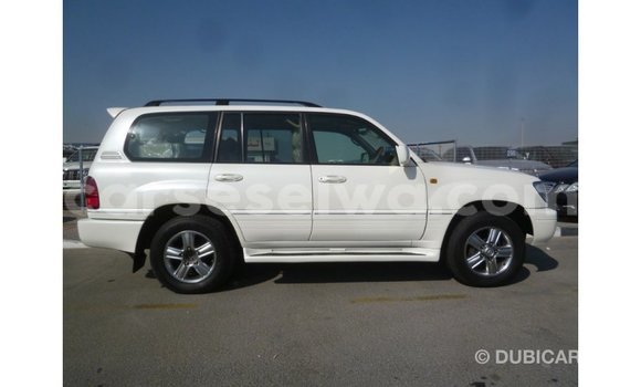 Acheter Import Voiture Toyota Land Cruiser Blanc à Import - Dubai, East Mahé Acheter Import Voiture Toyota Land Cruiser Blanc à Import - Dubai, East Mahé