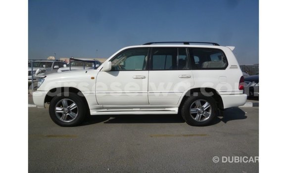 Acheter Import Voiture Toyota Land Cruiser Blanc à Import - Dubai, East Mahé Acheter Import Voiture Toyota Land Cruiser Blanc à Import - Dubai, East Mahé