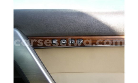 Acheter Import Voiture Toyota Land Cruiser Noir à Import - Dubai, East Mahé Acheter Import Voiture Toyota Land Cruiser Noir à Import - Dubai, East Mahé