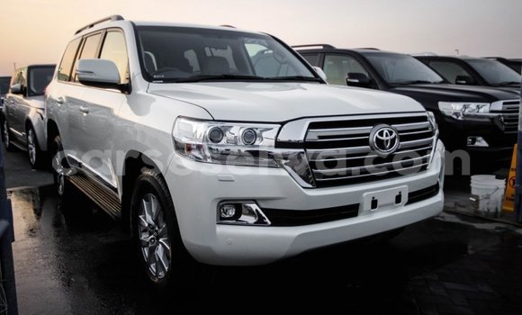 Buy Import Toyota Land Cruiser White Car in Import - Dubai in East Mahé Buy Import Toyota Land Cruiser White Car in Import - Dubai in East Mahé