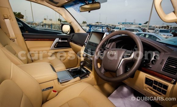 Buy Import Toyota Land Cruiser White Car in Import - Dubai in East Mahé Buy Import Toyota Land Cruiser White Car in Import - Dubai in East Mahé
