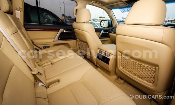 Buy Import Toyota Land Cruiser White Car in Import - Dubai in East Mahé Buy Import Toyota Land Cruiser White Car in Import - Dubai in East Mahé