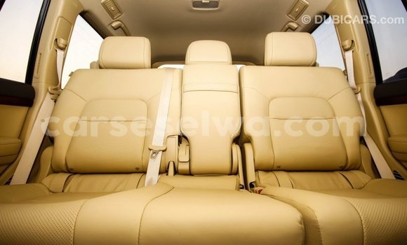 Buy Import Toyota Land Cruiser White Car in Import - Dubai in East Mahé Buy Import Toyota Land Cruiser White Car in Import - Dubai in East Mahé