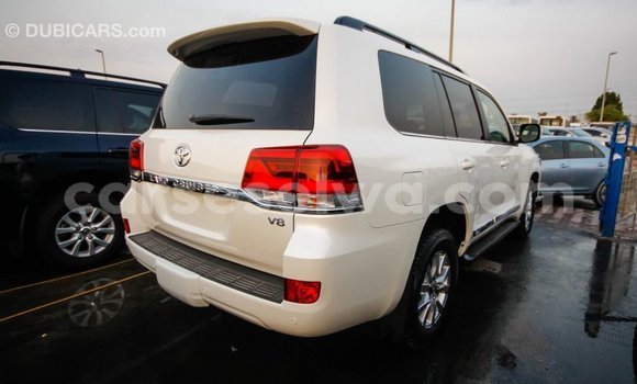 Buy Import Toyota Land Cruiser White Car in Import - Dubai in East Mahé Buy Import Toyota Land Cruiser White Car in Import - Dubai in East Mahé