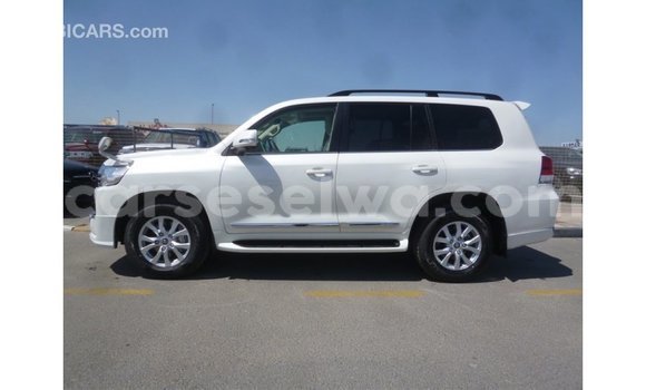 Buy Import Toyota Land Cruiser White Car in Import - Dubai in East Mahé Buy Import Toyota Land Cruiser White Car in Import - Dubai in East Mahé