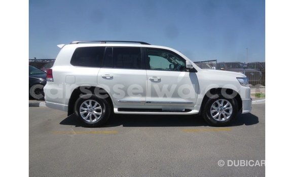 Buy Import Toyota Land Cruiser White Car in Import - Dubai in East Mahé Buy Import Toyota Land Cruiser White Car in Import - Dubai in East Mahé