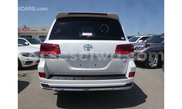 Buy Import Toyota Land Cruiser White Car in Import - Dubai in East Mahé Buy Import Toyota Land Cruiser White Car in Import - Dubai in East Mahé