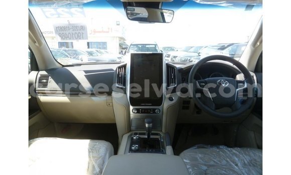 Buy Import Toyota Land Cruiser White Car in Import - Dubai in East Mahé Buy Import Toyota Land Cruiser White Car in Import - Dubai in East Mahé