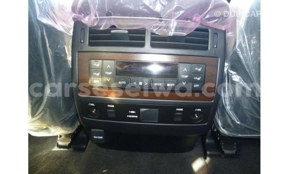 Acheter Import Voiture Toyota Land Cruiser Noir à Import - Dubai, East Mahé Acheter Import Voiture Toyota Land Cruiser Noir à Import - Dubai, East Mahé