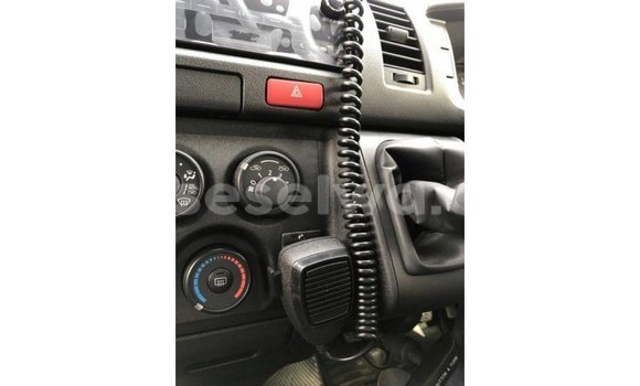 Buy Import Toyota Hiace White Car in Import - Dubai in East Mahé Buy Import Toyota Hiace White Car in Import - Dubai in East Mahé
