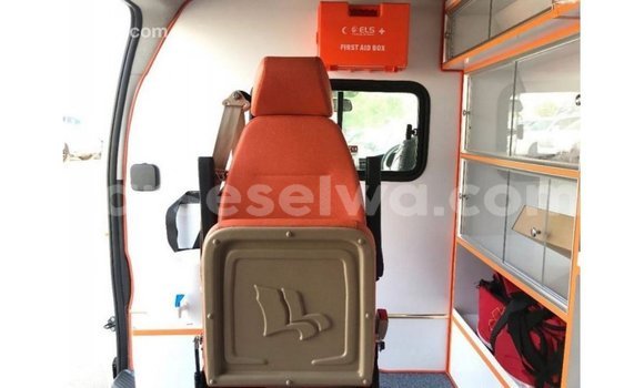 Buy Import Toyota Hiace White Car in Import - Dubai in East Mahé Buy Import Toyota Hiace White Car in Import - Dubai in East Mahé