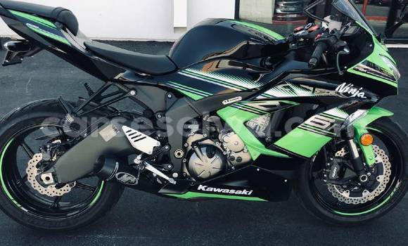 Acheter Neuf Moto Kawasaki Ninja ZX-10R Vert à Mahé, Victoria Acheter Neuf Moto Kawasaki Ninja ZX-10R Vert à Mahé, Victoria