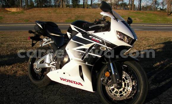Acheter Neuf Moto Honda CBR 1000 RR Blanc à Mahé, Victoria Acheter Neuf Moto Honda CBR 1000 RR Blanc à Mahé, Victoria