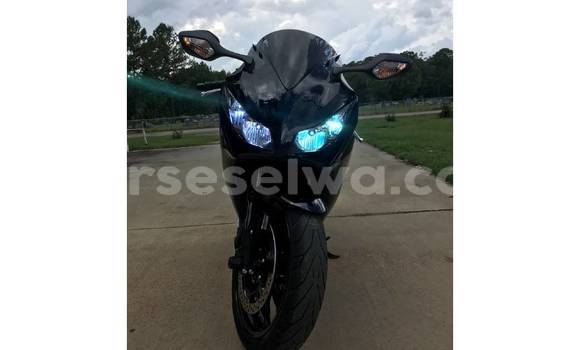 Acheter Neuf Moto Honda CBR 1000 RR Noir à Mahé, Victoria Acheter Neuf Moto Honda CBR 1000 RR Noir à Mahé, Victoria