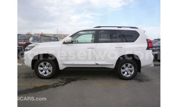 Acheter Import Voiture Toyota Prado Blanc à Import - Dubai, East Mahé Acheter Import Voiture Toyota Prado Blanc à Import - Dubai, East Mahé