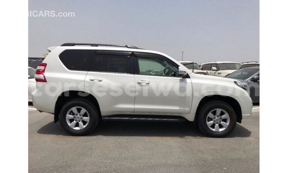 Acheter Import Voiture Toyota Prado Blanc à Import - Dubai, East Mahé Acheter Import Voiture Toyota Prado Blanc à Import - Dubai, East Mahé