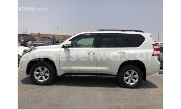 Acheter Import Voiture Toyota Prado Blanc à Import - Dubai, East Mahé Acheter Import Voiture Toyota Prado Blanc à Import - Dubai, East Mahé